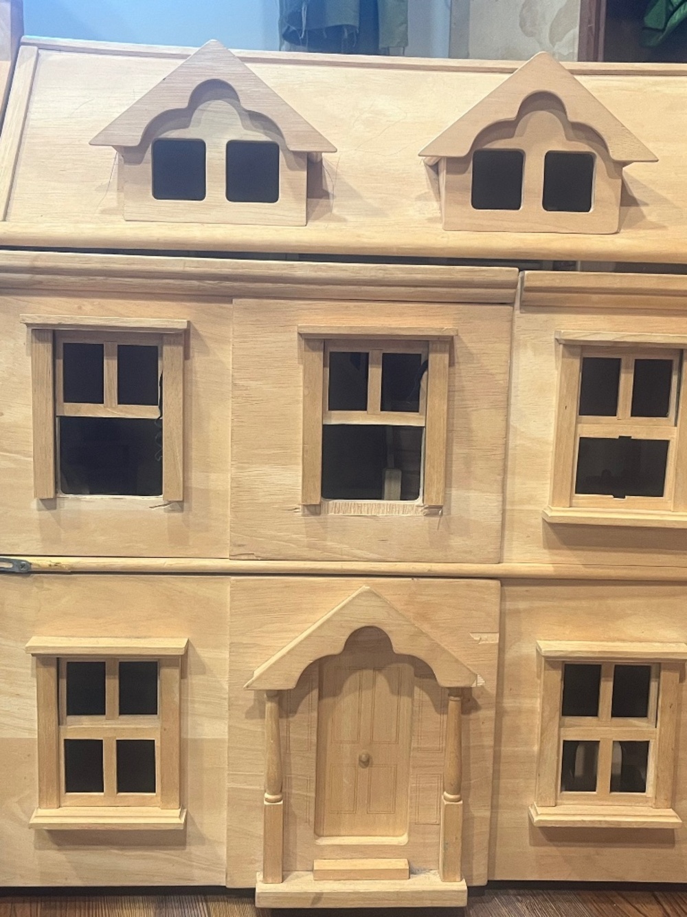 Solid wood dollhouse with accessories